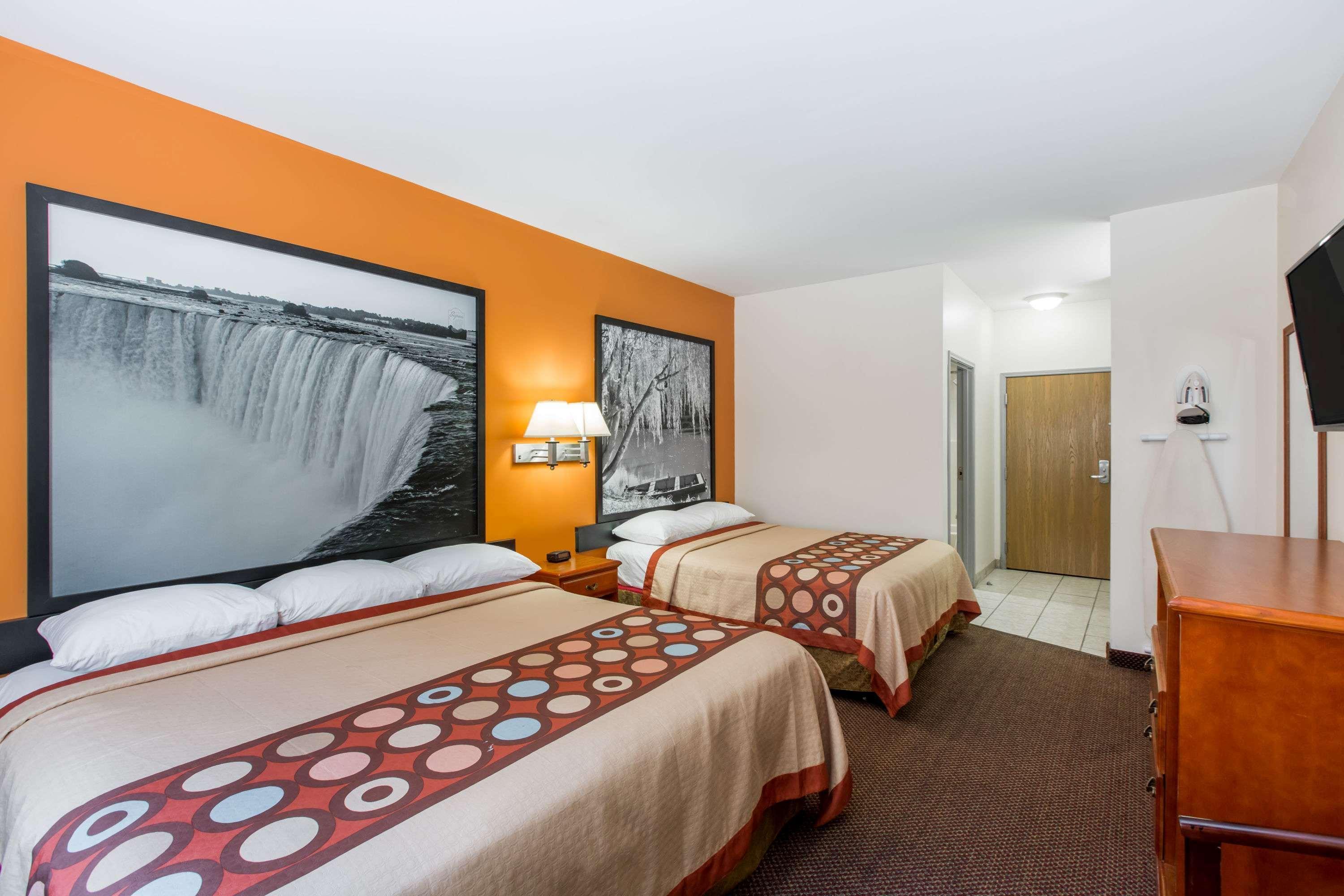 Hotel Super 8 By Wyndham Salina Exterior foto