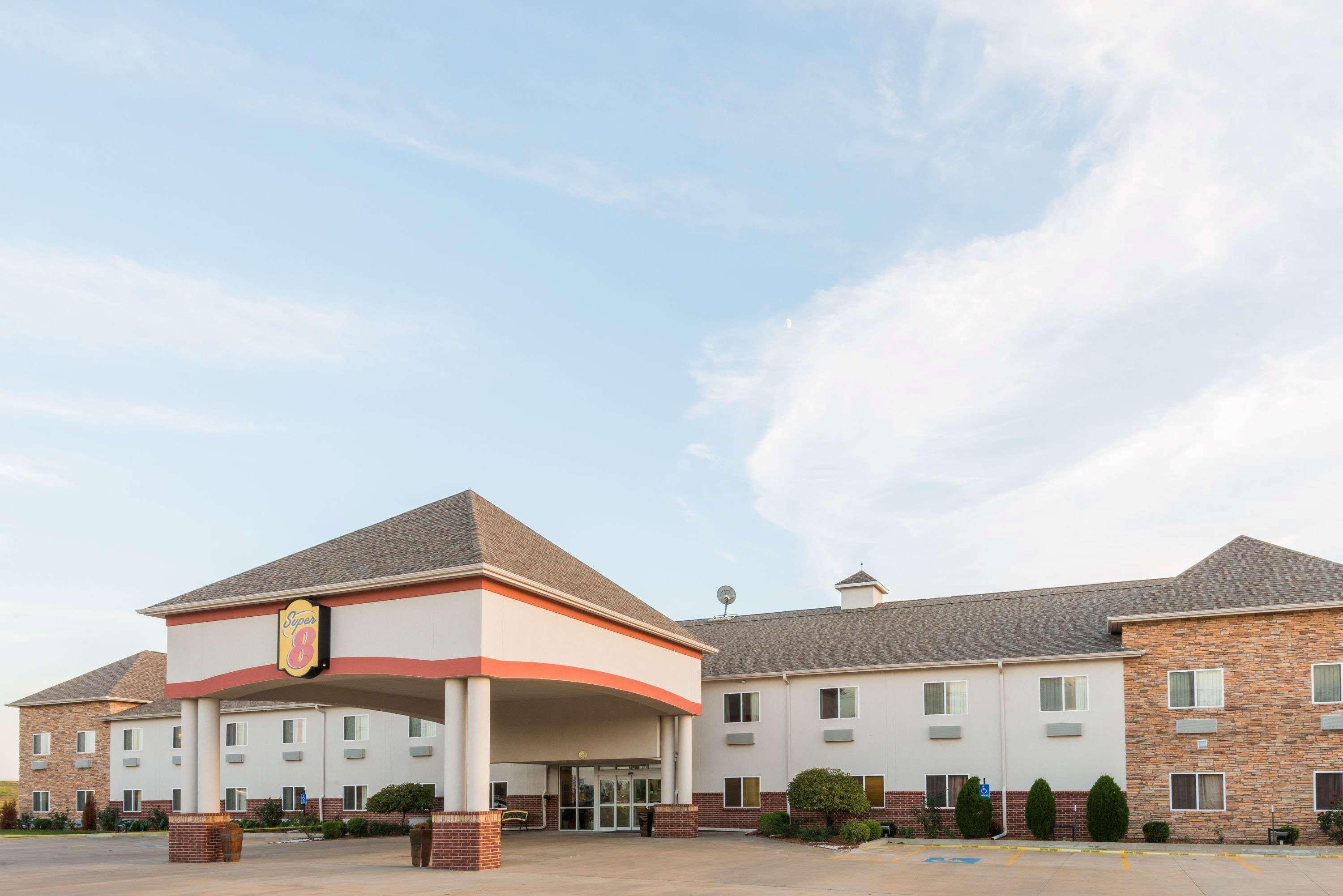 Hotel Super 8 By Wyndham Salina Exterior foto