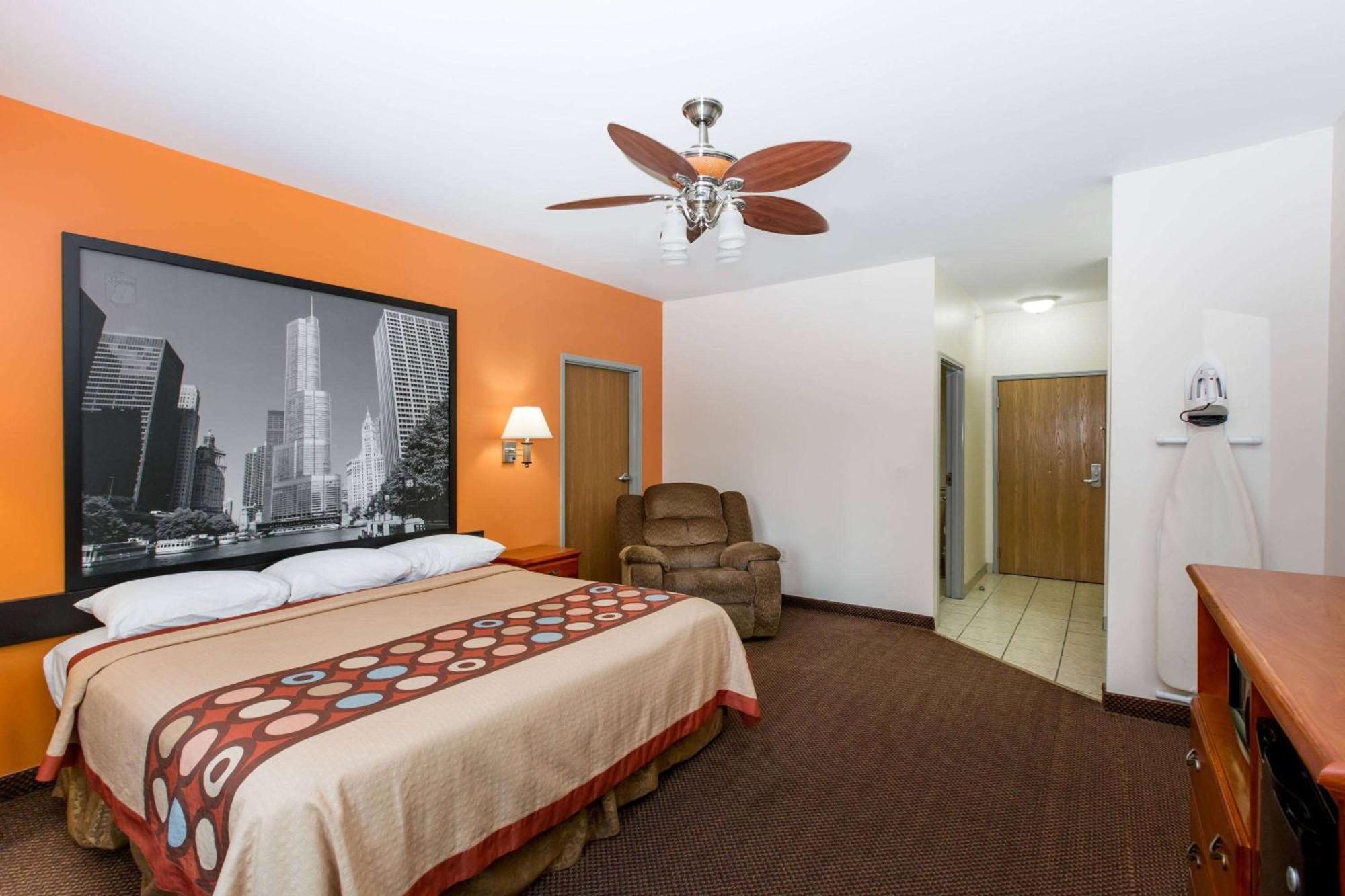 Hotel Super 8 By Wyndham Salina Exterior foto